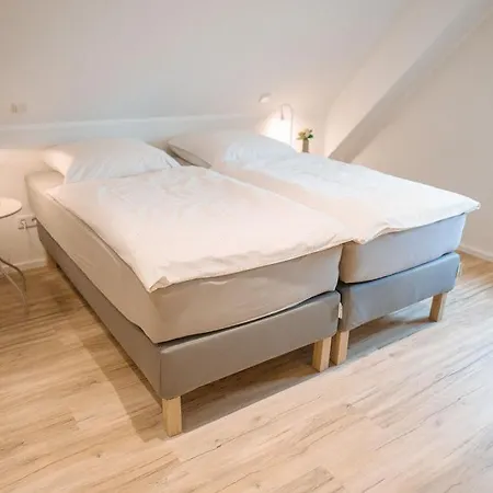 An De Beck Apartment *